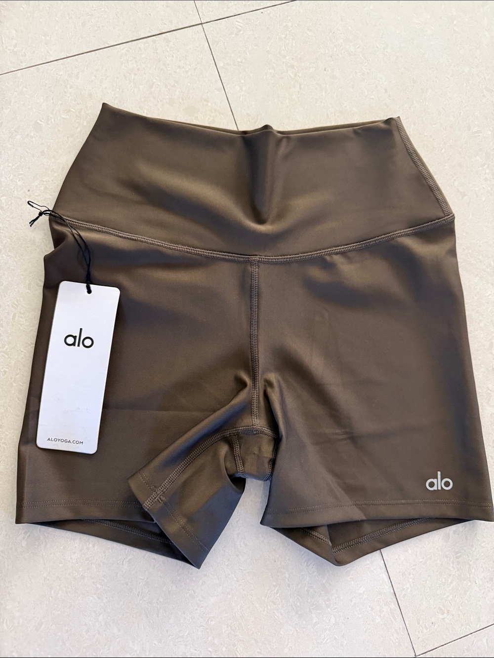 Alo 5” Airlift Energy Short Espresso Medium NWT